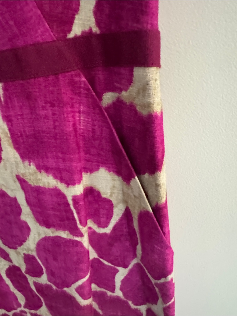 NWOT LOFT Magenta and Cream Printed Sleeveless Sheath Dress - Picture 3 of 7